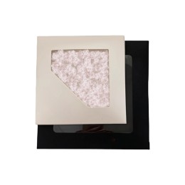 【訂造簡約風格絲巾卡盒】|水拓絲巾禮品紙袋包裝|純白外觀經典百搭|不規則透明窗口直觀展示||高品質硬紙材質經久耐用|絲巾卡盒供應商  A268 【訂造簡約風格絲巾卡盒】|水拓絲巾禮品紙袋包裝|純白外觀經典百搭|不規則透明窗口直觀展示||高品質硬紙材質經久耐用|絲巾卡盒供應商  A268